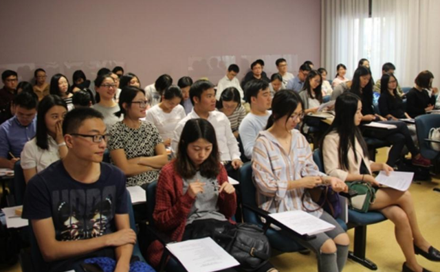 “洋学历”争议不断，上海某区招录公务员：不接受一年制留学硕士