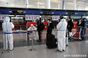 近千名中国留学生签证延期！签证中心门口被堵！有人遭中介诈骗