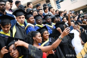 中国人民大学出手，4名外国留学生被退学！网友：你们也有今天