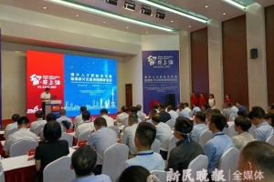 临港留学人员创业园今揭牌 颁发上海首张10年海外人才居住证_重复