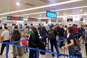 中秋小长假浦东机场口岸通关平稳，留学生约占出入境总人数32%